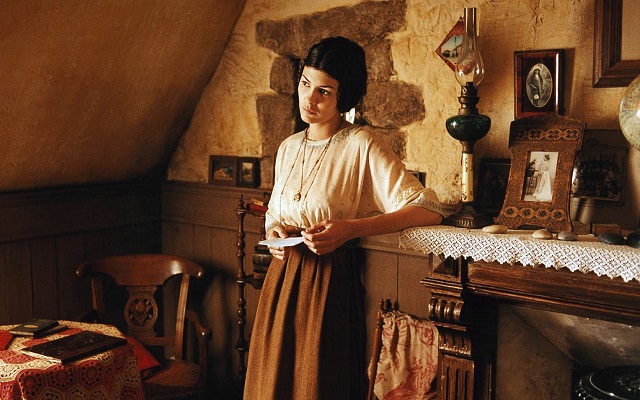 Audrey Tautou movies- Tautou as Mathilde in 'A Very Long Engagement'