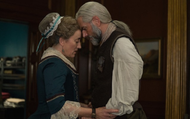 Duncan Lacroix and Maria Doyle Kennedy as Murtagh and Aunt Jocasta on 'Oultander'