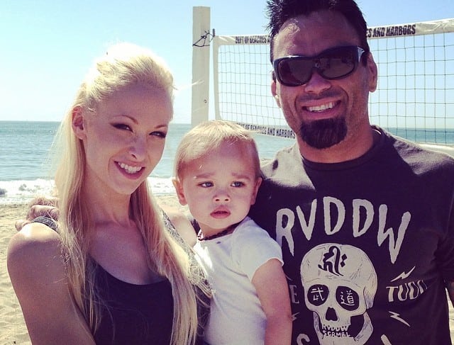    Eddie Bravo con attraente, Moglie Lux Kassidy 