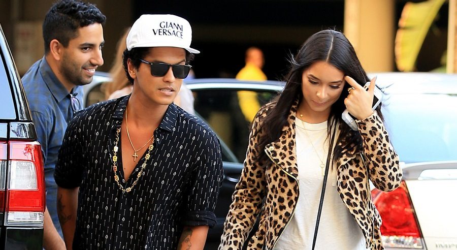 Bruno Mars' Height, Girlfriend, Shoes & Net Worth