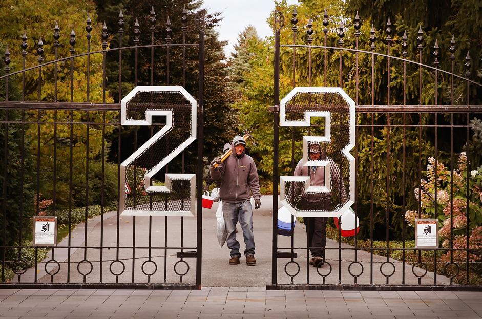 Michael Jordan To Auction Off 56,000 Sq Ft Illinois Mansion Michael Jordan's mansion dpdp
