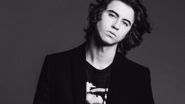 26-år gammel 190 cm høy Nash Grier i 2024