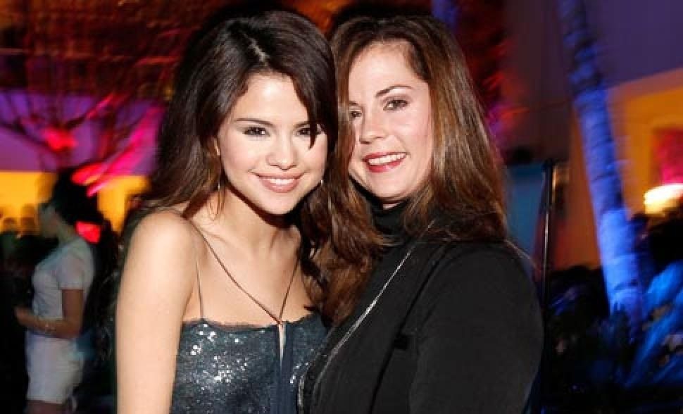 Selena Gomez and Mom Amanda Teefey 1