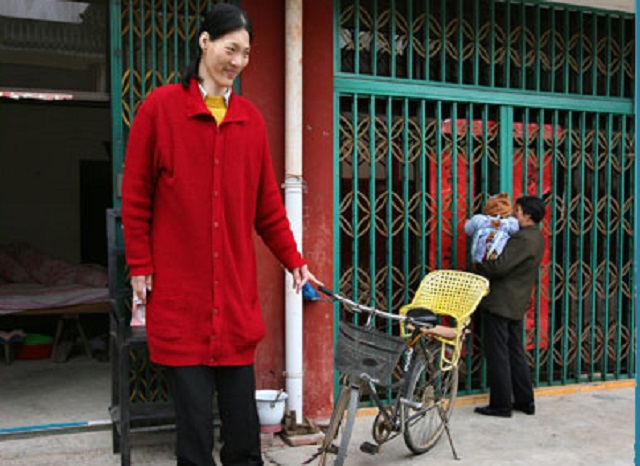 YAO DEFEN, Tallest Women That Ever lived