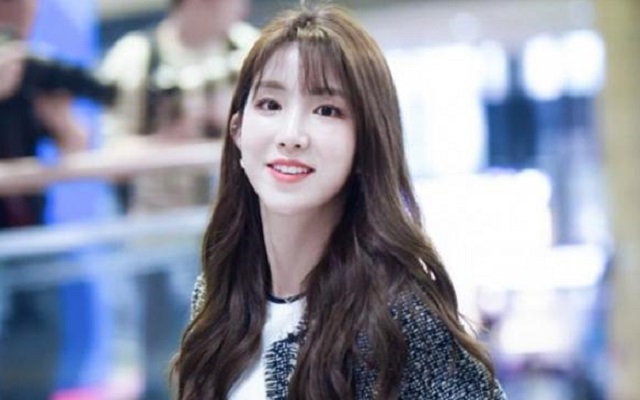 ZN served as a member of the girl group UNI.T while still with LABOUM