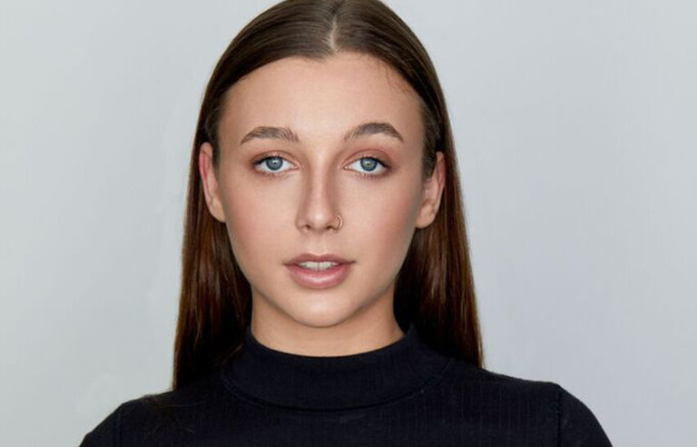 Emma Chamberlain Height Age And Other Facts About The Youtuber