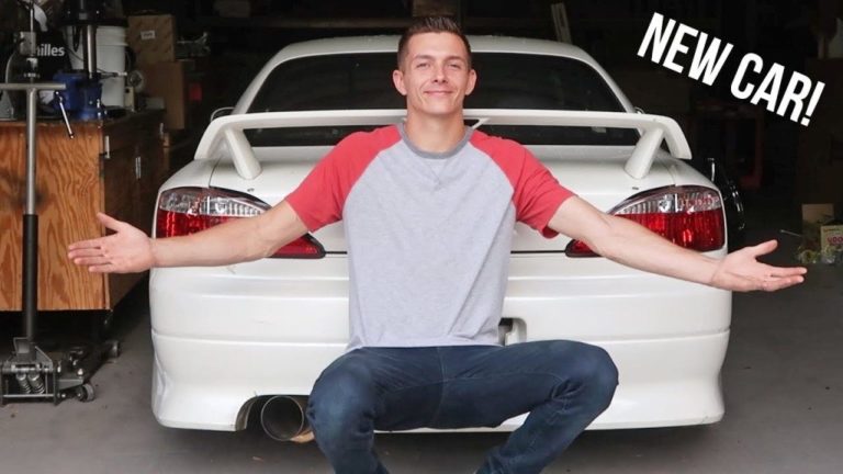 Den 29-år gammal 178 cm lång Adam Lz i 2024