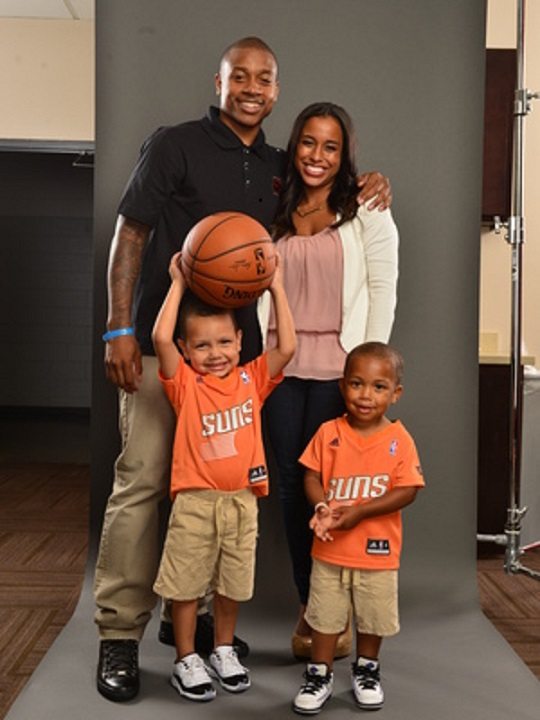    Isaiah Thomas con amigable, Esposa Kayla Wallace 